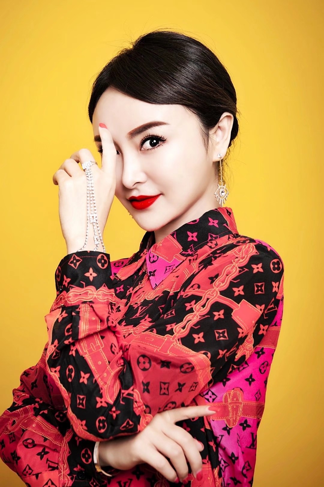  p>田甜,1987年3月1日出生于湖北省,毕业于 a target="_blank" href="