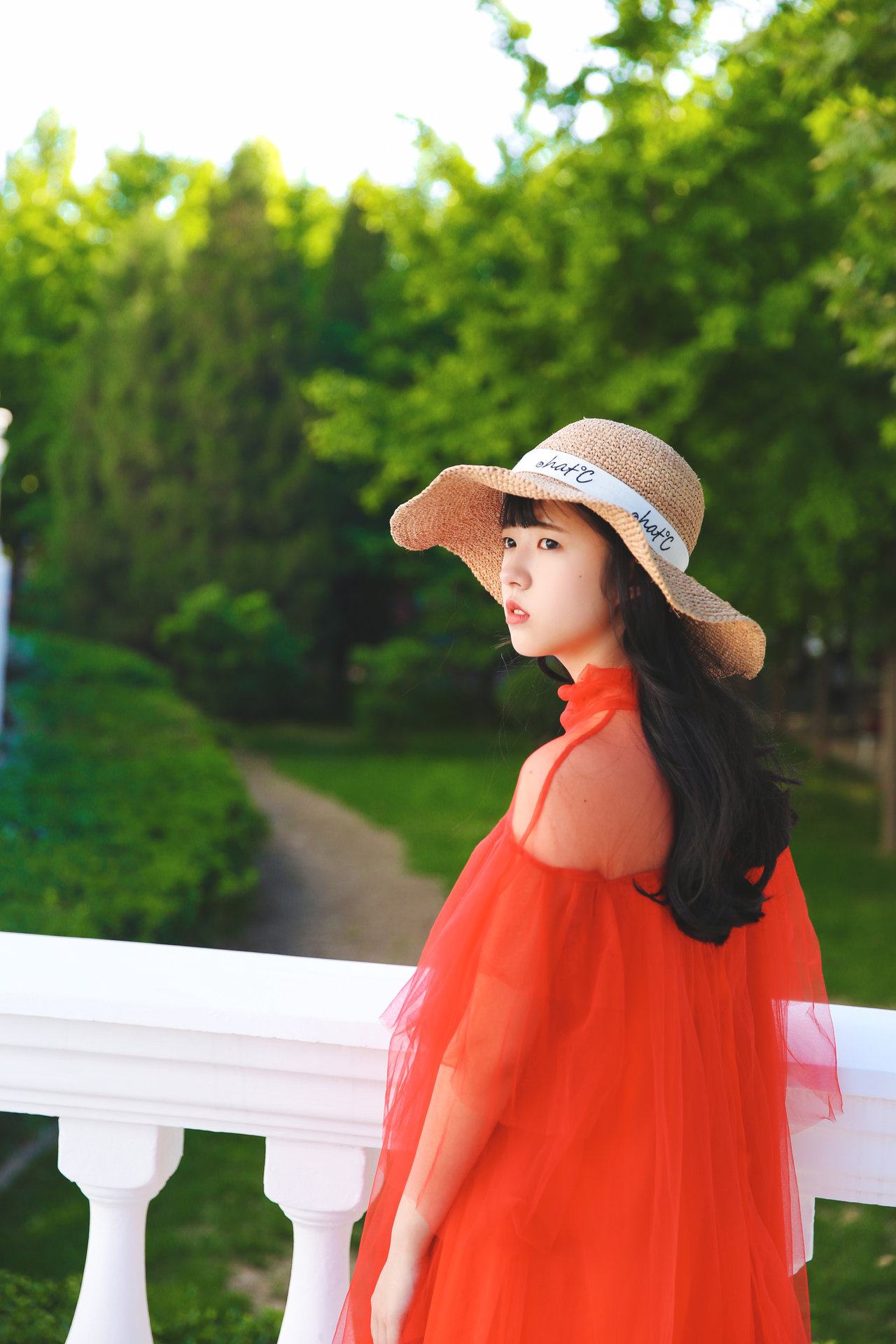 id="gnto7a3le6">何蓝逗,本名何蓝,1999年10月16日生于广东省惠州市