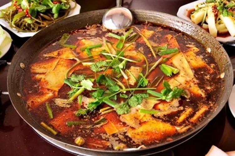 9">豆腐火锅是一道美食,原料:豆腐1块,猪肉馅250克,牛骨汤500克,白菜