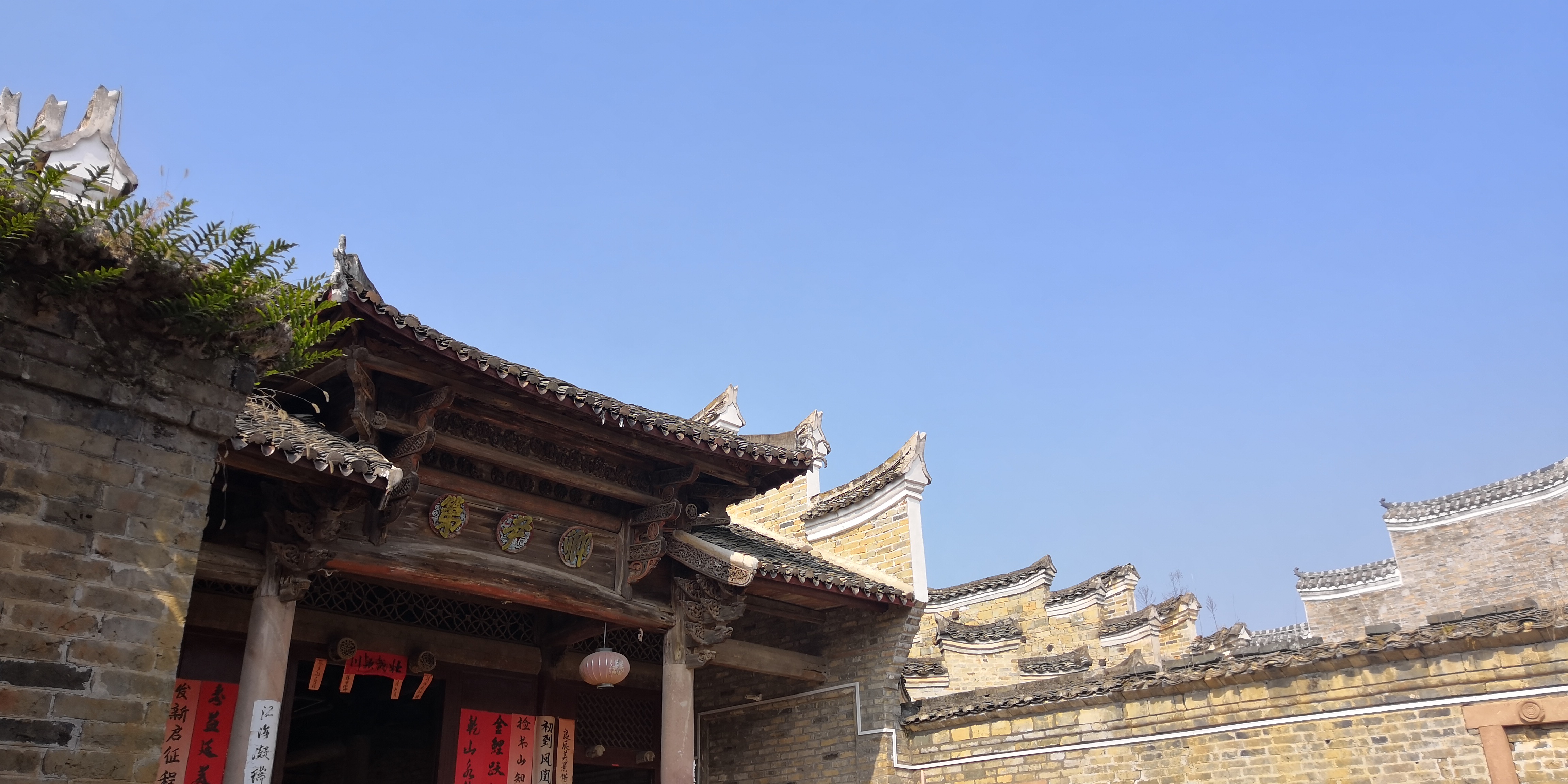  p>越国世家宗祠位于安远县长沙乡筼筜村,始建明成化丁亥年(1467年)明
