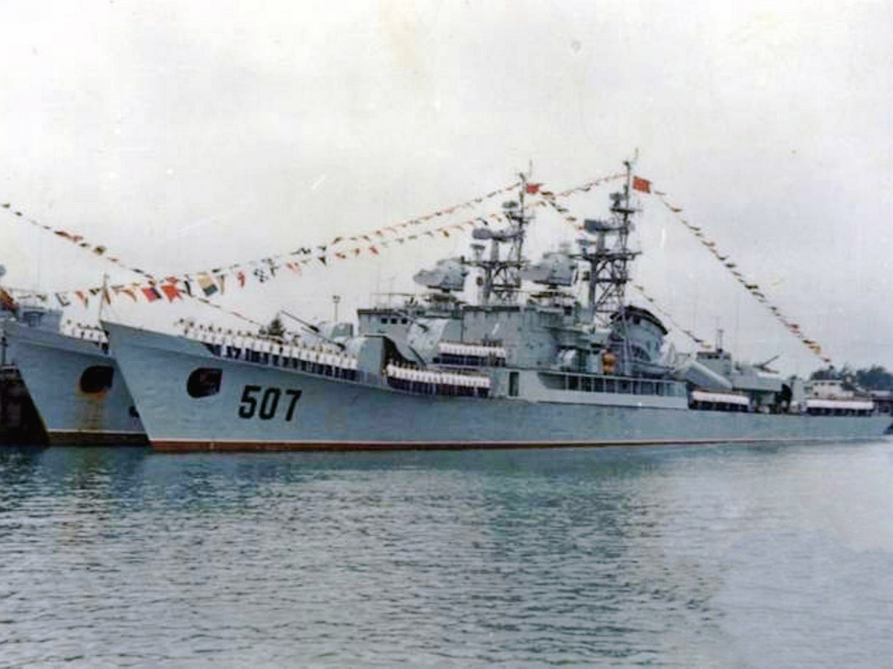  p>凭祥号护卫舰(英文:pingxiang frigate,舷号:507),是中国仿制的 a