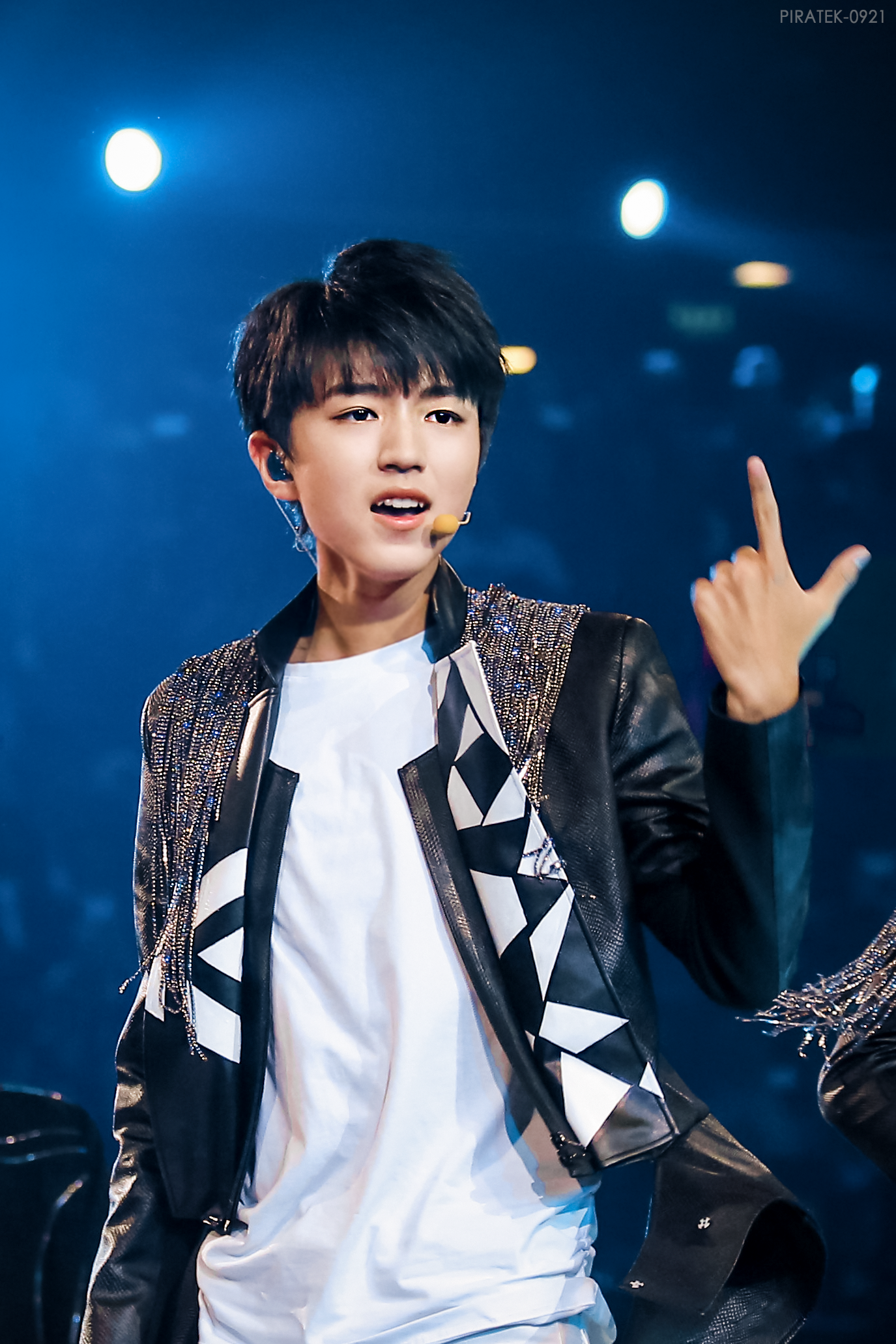  p>王俊凯,1999年9月21日出生于重庆市,中国内地流行乐男歌手,影视