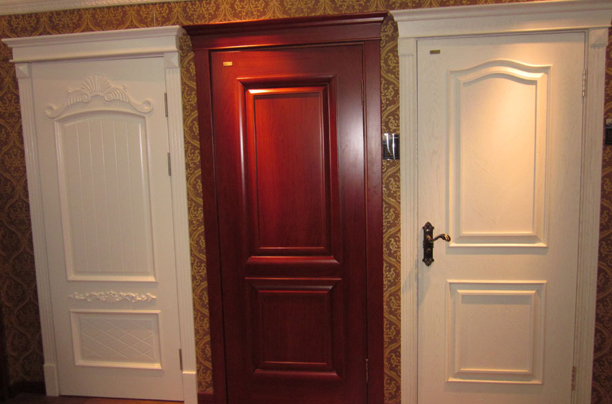 大多数的复合门采用的是中密度板(mdf),因为中密度板具有易雕刻成型