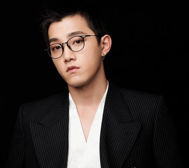  p>范世錡 i>(曾用名:范世琦) /i>,1992年3月23日出生于吉林省白城市