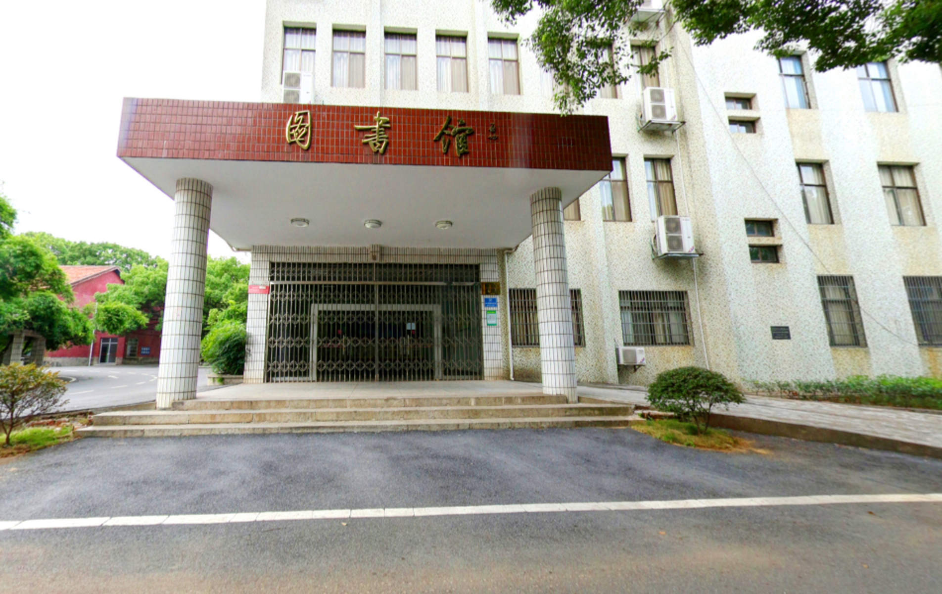  p>湖南生物机电职业技术学院位于湖南省长沙市,是省级示范性高等职业