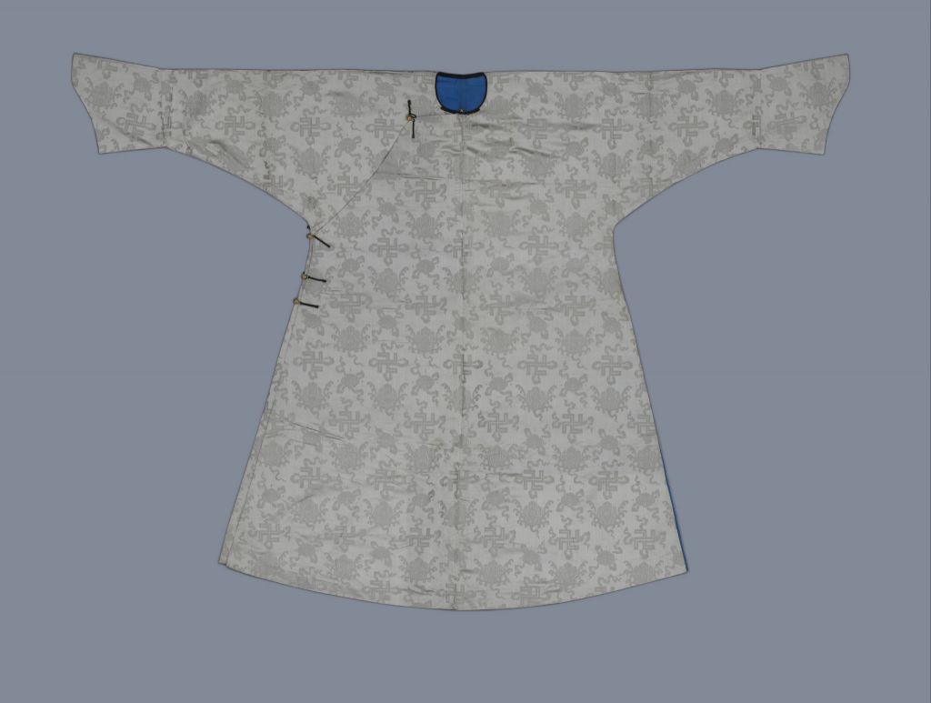 清道光银灰色暗花缎常服袍
