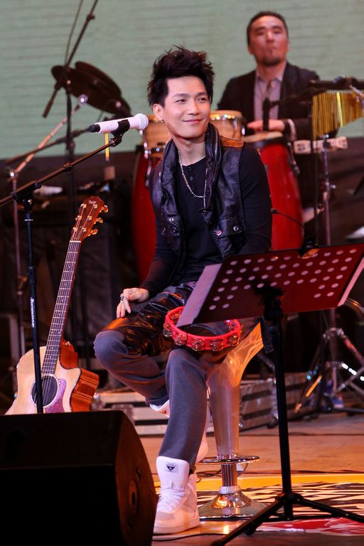  p>陈楚生,1981年7月25日出生于海南省三亚市,祖籍广东省普宁市,中国