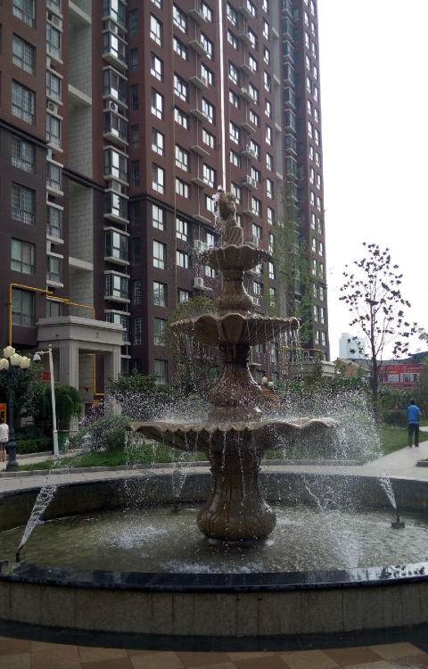 罗马花园位于陕西省三原县教育局正对面,地处三原市中心地段,地理位置