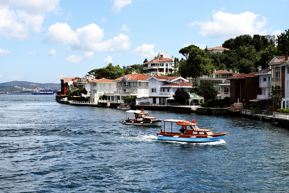 νη /b>, priēnē),是古希腊时代的重要城市之一,位于小亚细亚半岛