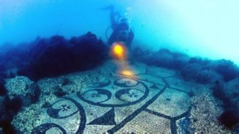 data-id="gnbsduvhp3">与那国岛水下金字塔是20多年前在与那国岛海底