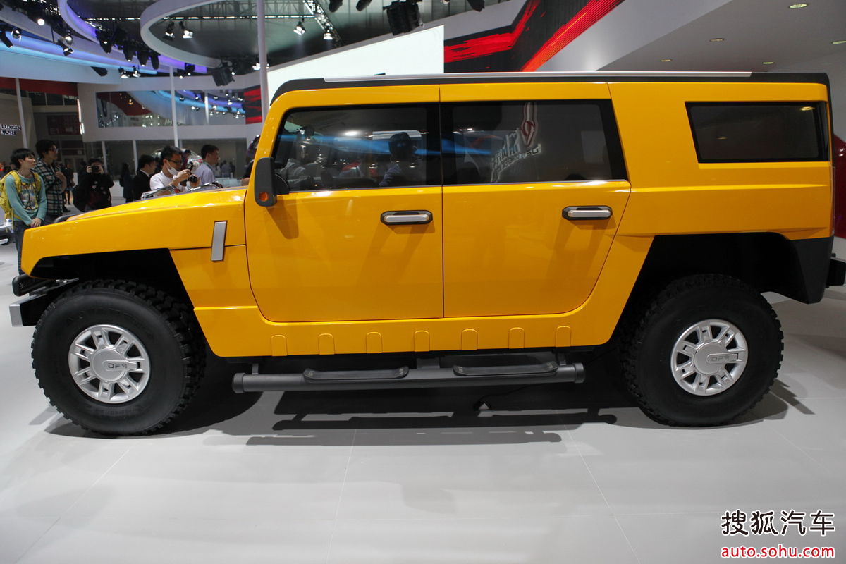 东风"猛士"越野车