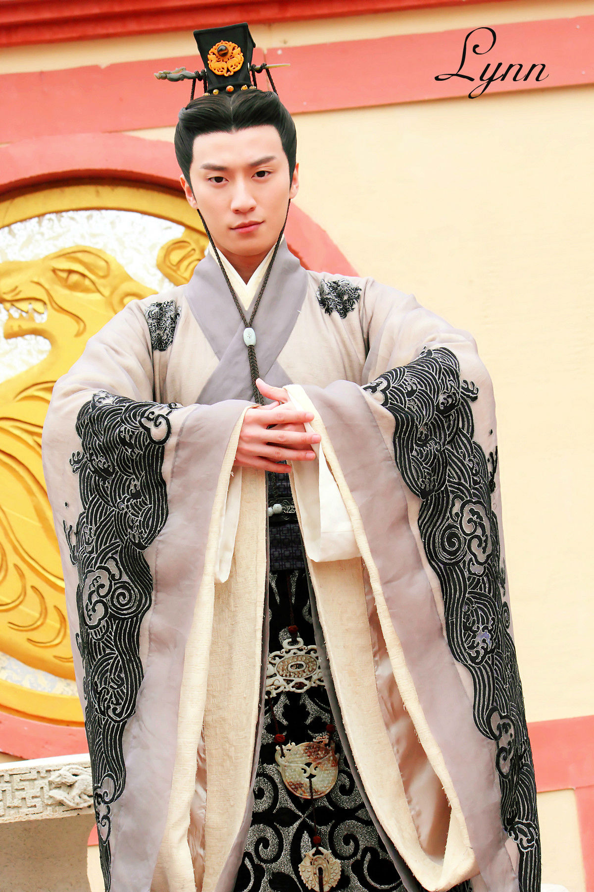  p>乔任梁 i>(1987年10月15日-2016年9月16日) /i>,出生于上海市,中国