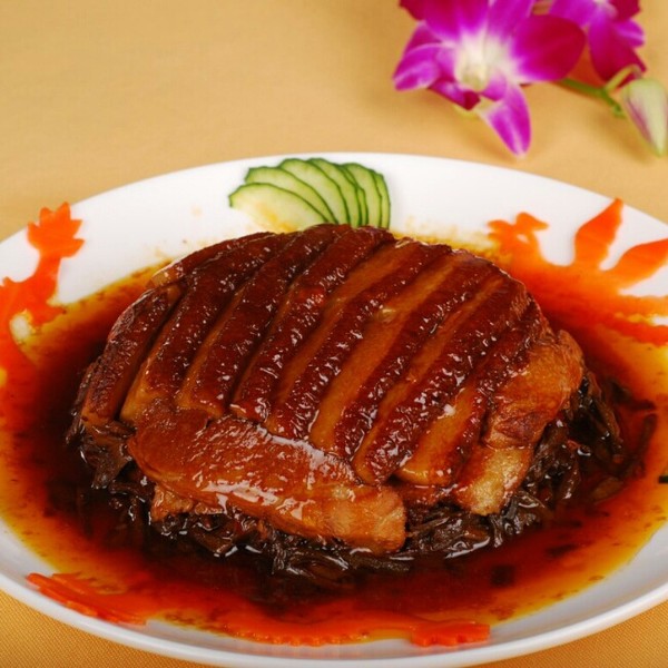梅菜芋头扣肉