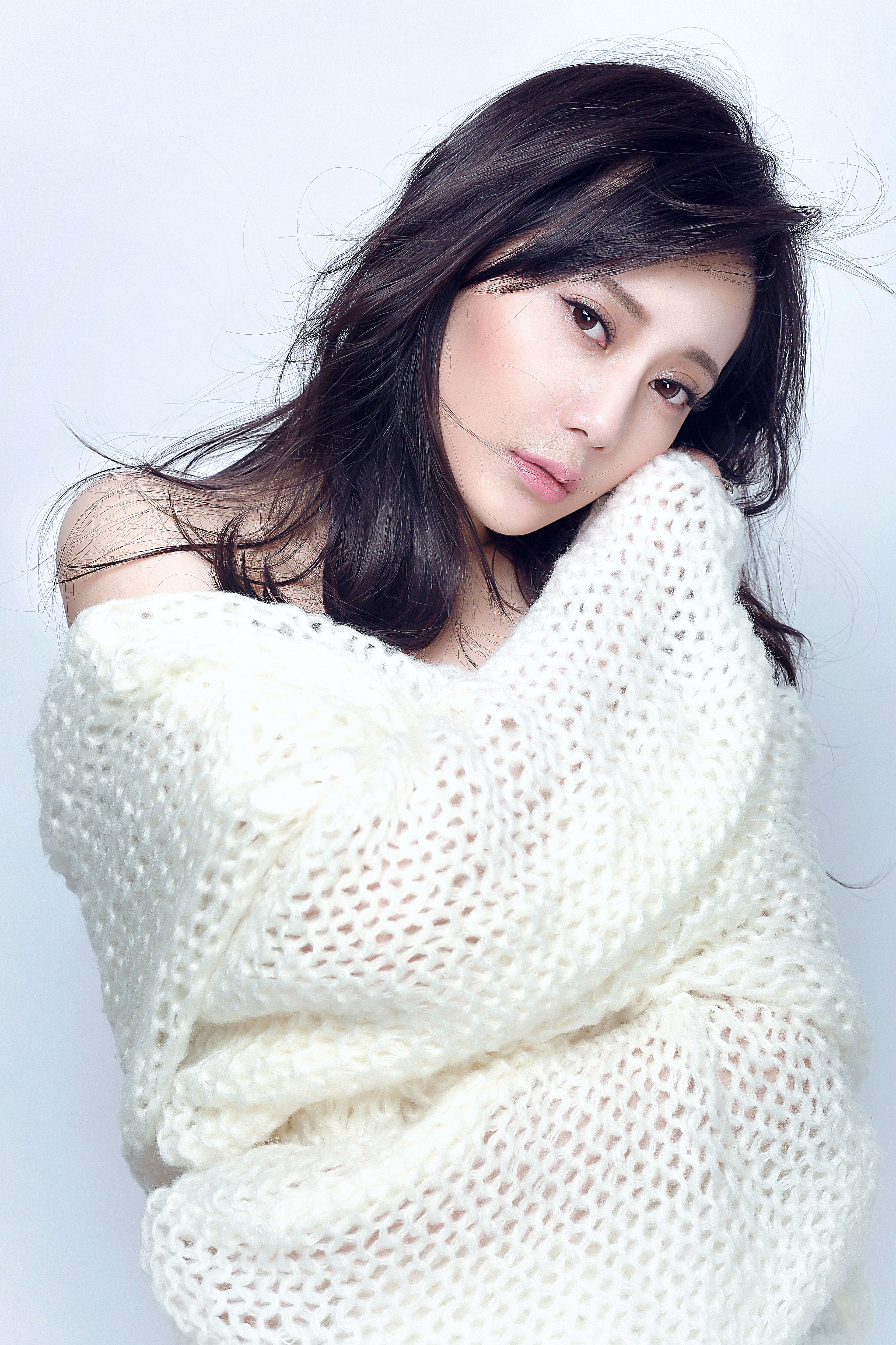  p>李朵,1972年11月28日出生于陕西西安,中国内地女演员,代表作品《 a