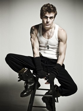  p>保罗·韦斯利(paul wesley),1982年7月23日出生于美国新泽西州