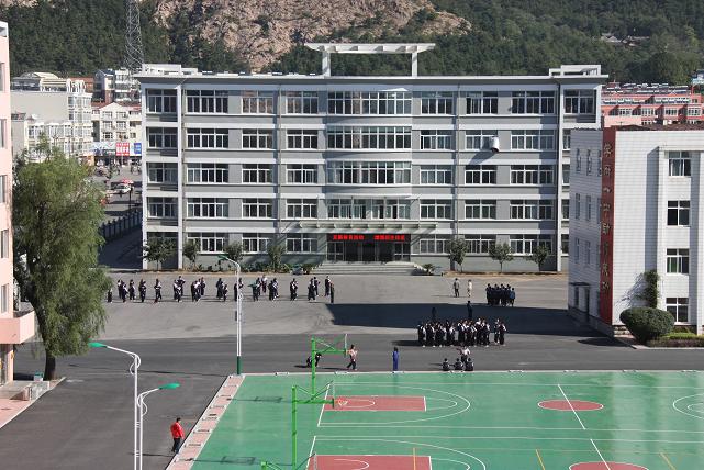 东港市第一中学