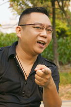  p data-id="gnwgm6pgto">彭彭,原名彭维纳,出生于广州,是南方电视台