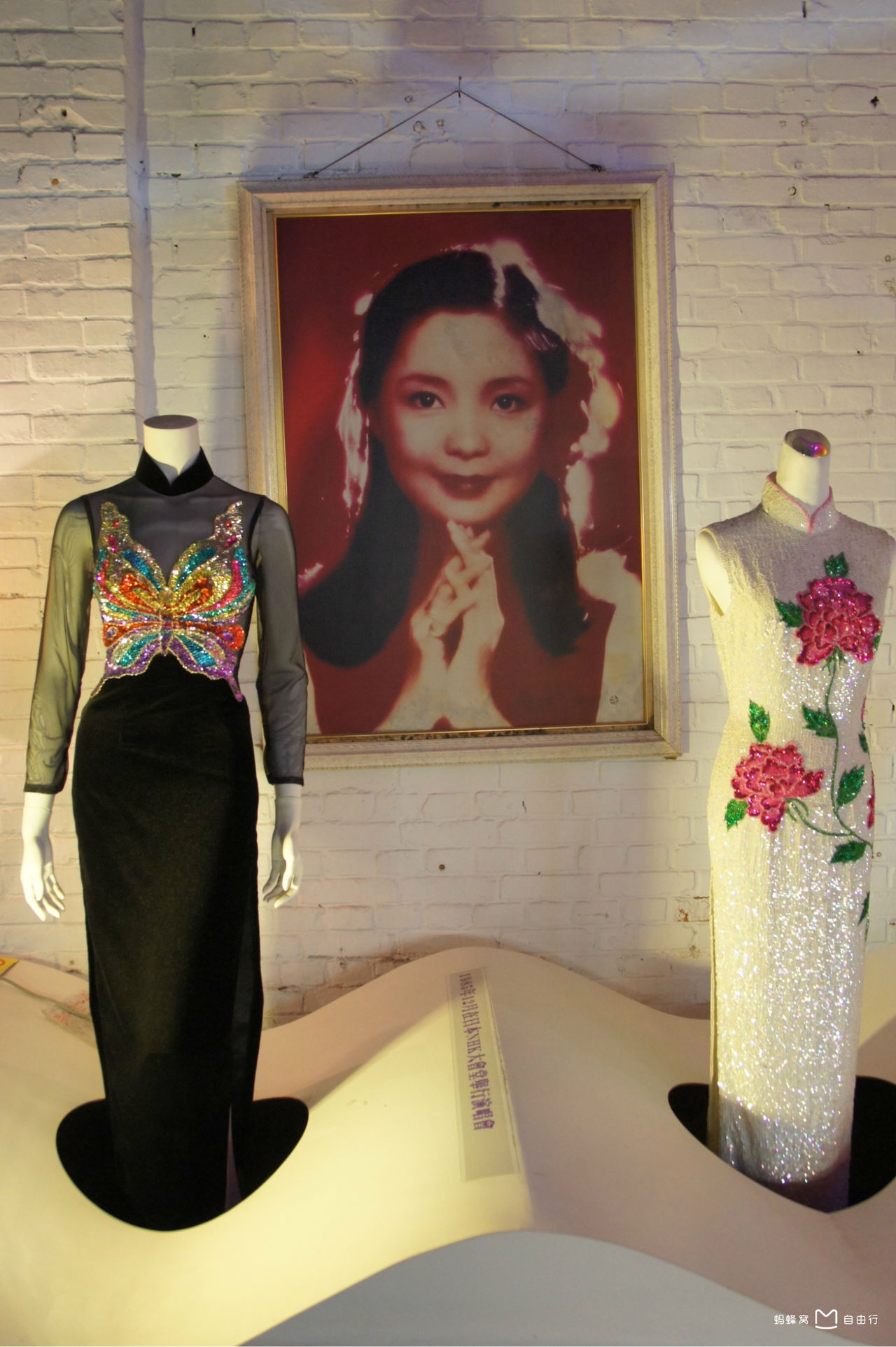  p>邓丽君纪念馆位于高雄市河西一路台铁田町仓库,分前后两栋.