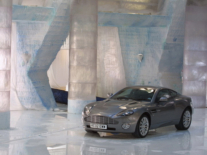 透明汽车是 a target="_blank" href="/item/日本东京庆应大学">日本