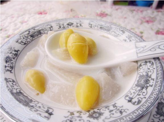 鲜奶白果雪梨汤