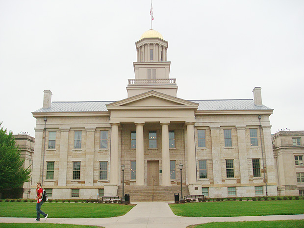  p>爱荷华大学,又译作:艾奥瓦大学,衣阿华大学(the university of