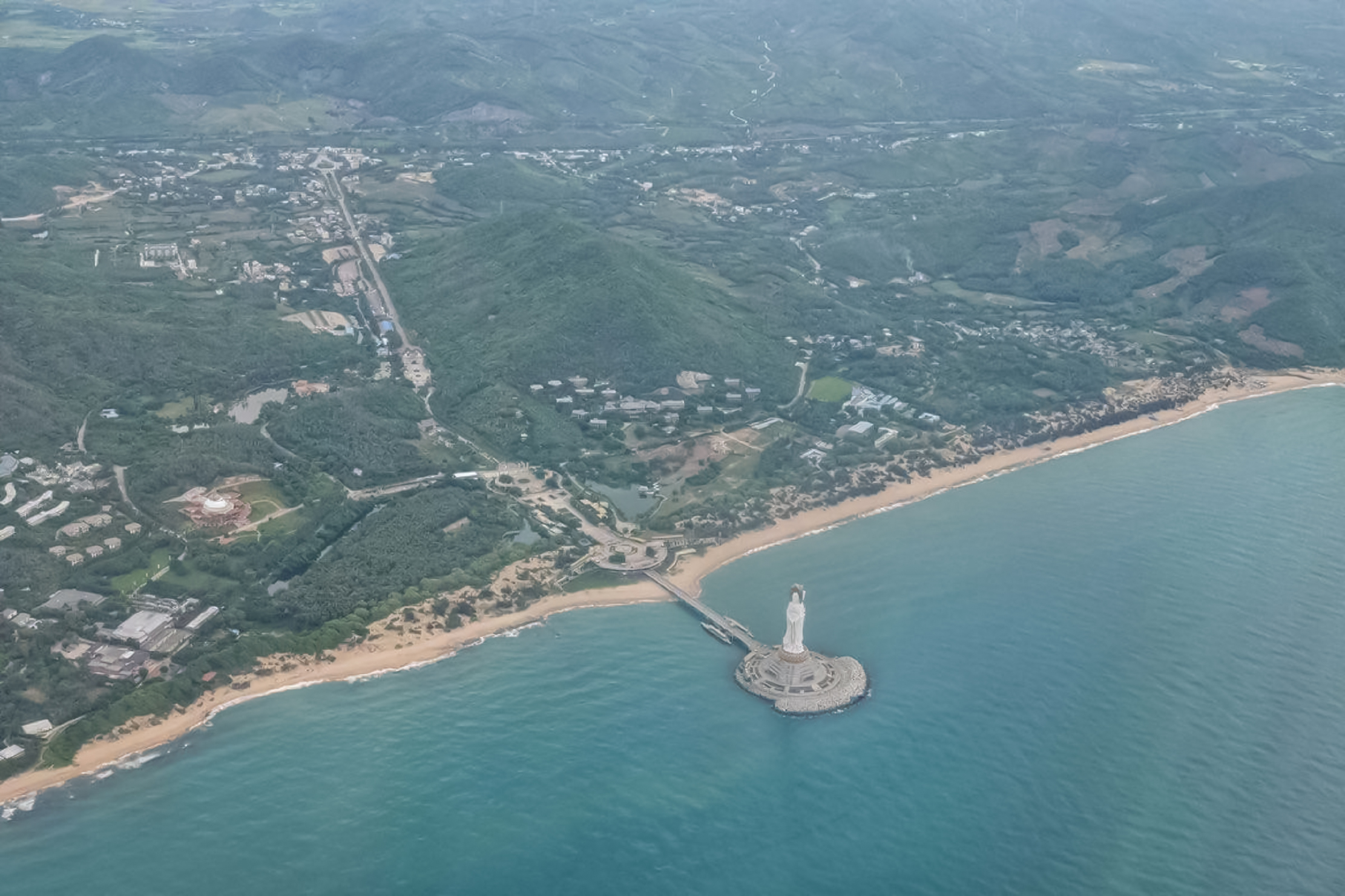 data-lemmaid="9374780">三亚市 /a>西南40公里处,是中国最南端的山