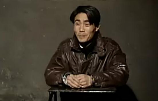 《西部警官》讲述的是生活在我们身边的日夜辛苦的警察同志的事迹