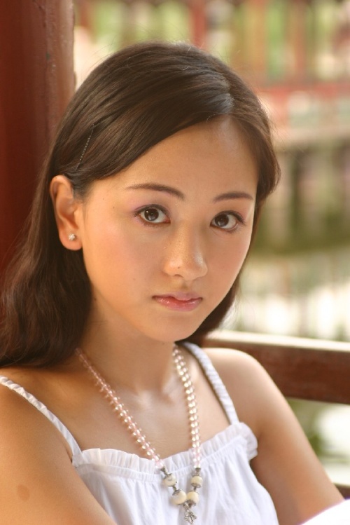  p>杨蓉,1981年6月3日出生于云南省保山市,毕业于 a target="_blank"