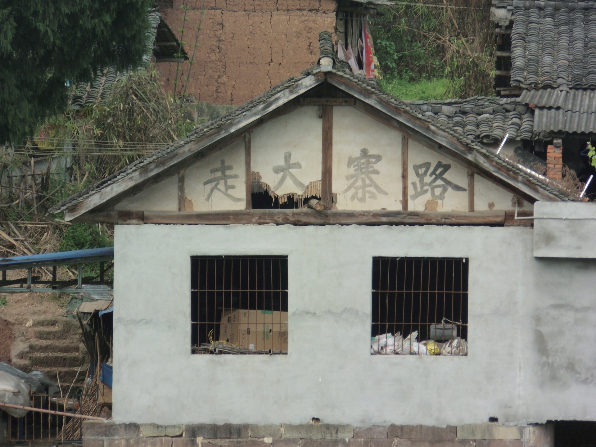  p>简阳红白塔位于金马镇红坝村东,距简阳市城区38公里.始建于明代.