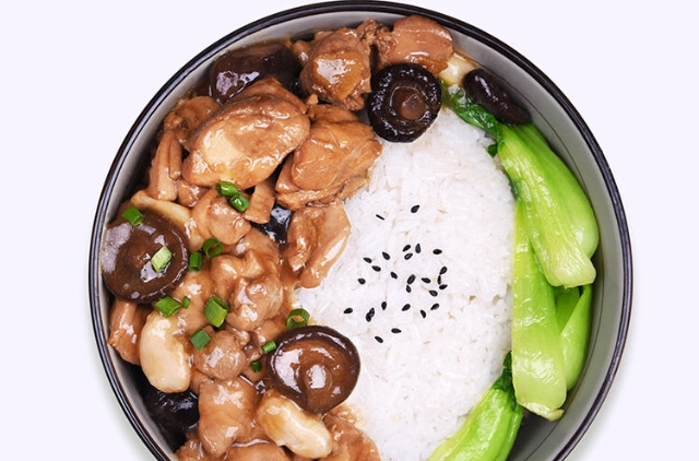 香菇鸡肉盖浇饭