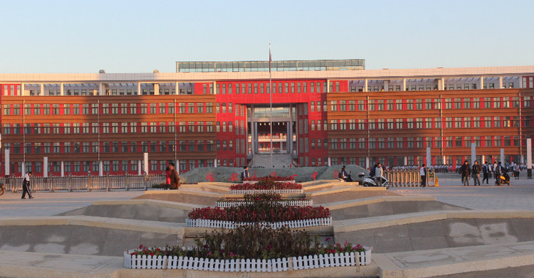 " data-lemmaid="951162">榆林 /a>市第一中学(简称:榆林一中)是 a