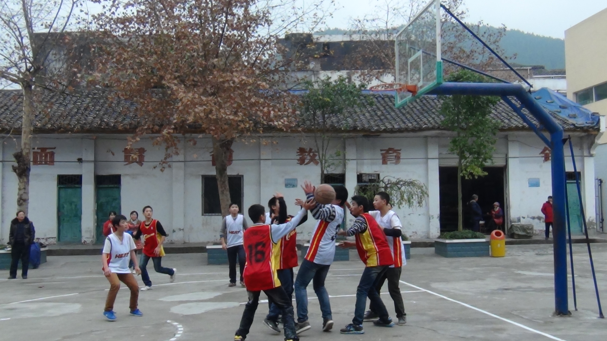  p>富驿初级中学地处 a href="#">唐巴公路 /a>沿线重镇—— a href="