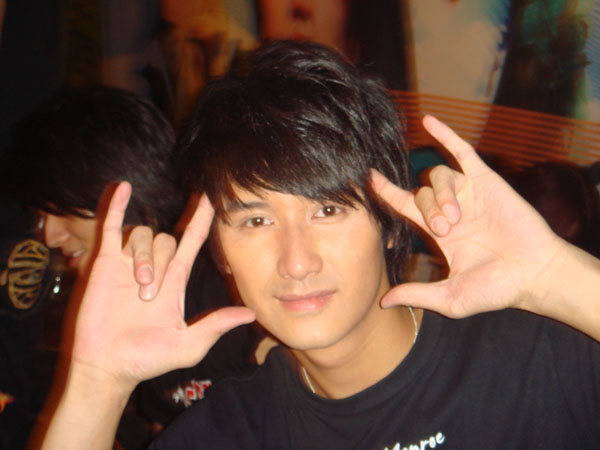 巫迪文(ares wu),1982年1月13日出生于广东