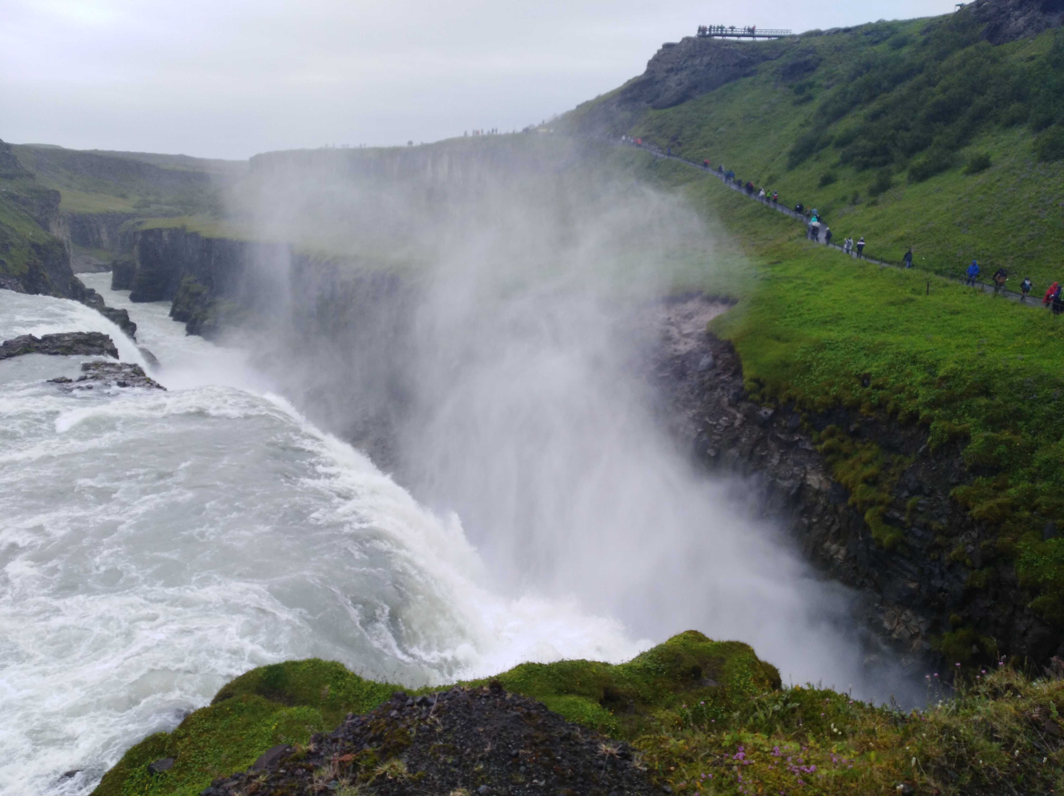  p>冰岛黄金瀑布是 a target="_blank" href="/item/冰岛">冰岛 /a>人