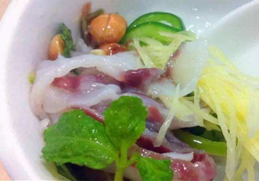 href="#">鱼脍 /a>,脍或鲙,是以新鲜的鱼贝类生切成片,蘸调味料食用的