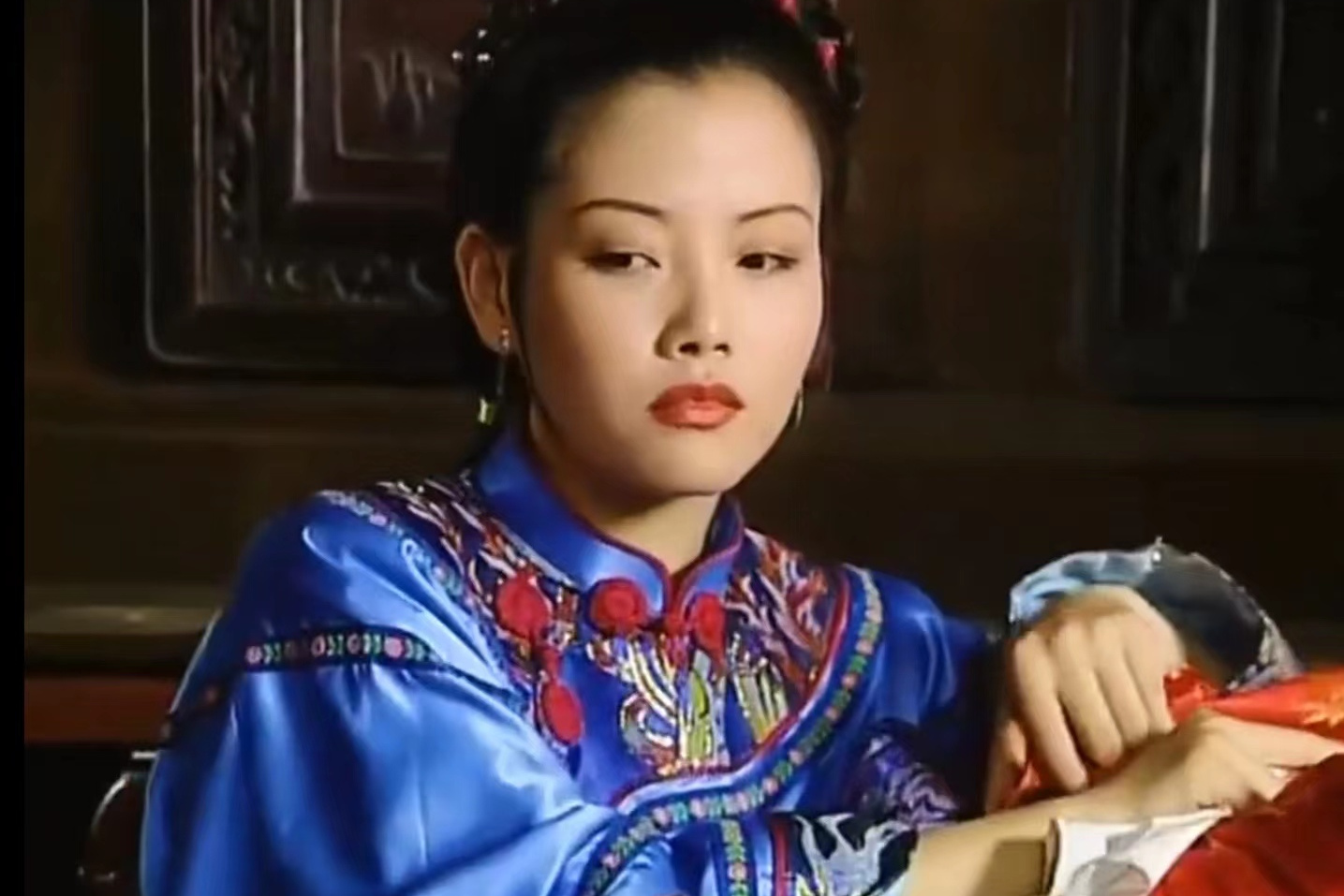 的《紫砂记》中扮演班德五认领的女儿,最后