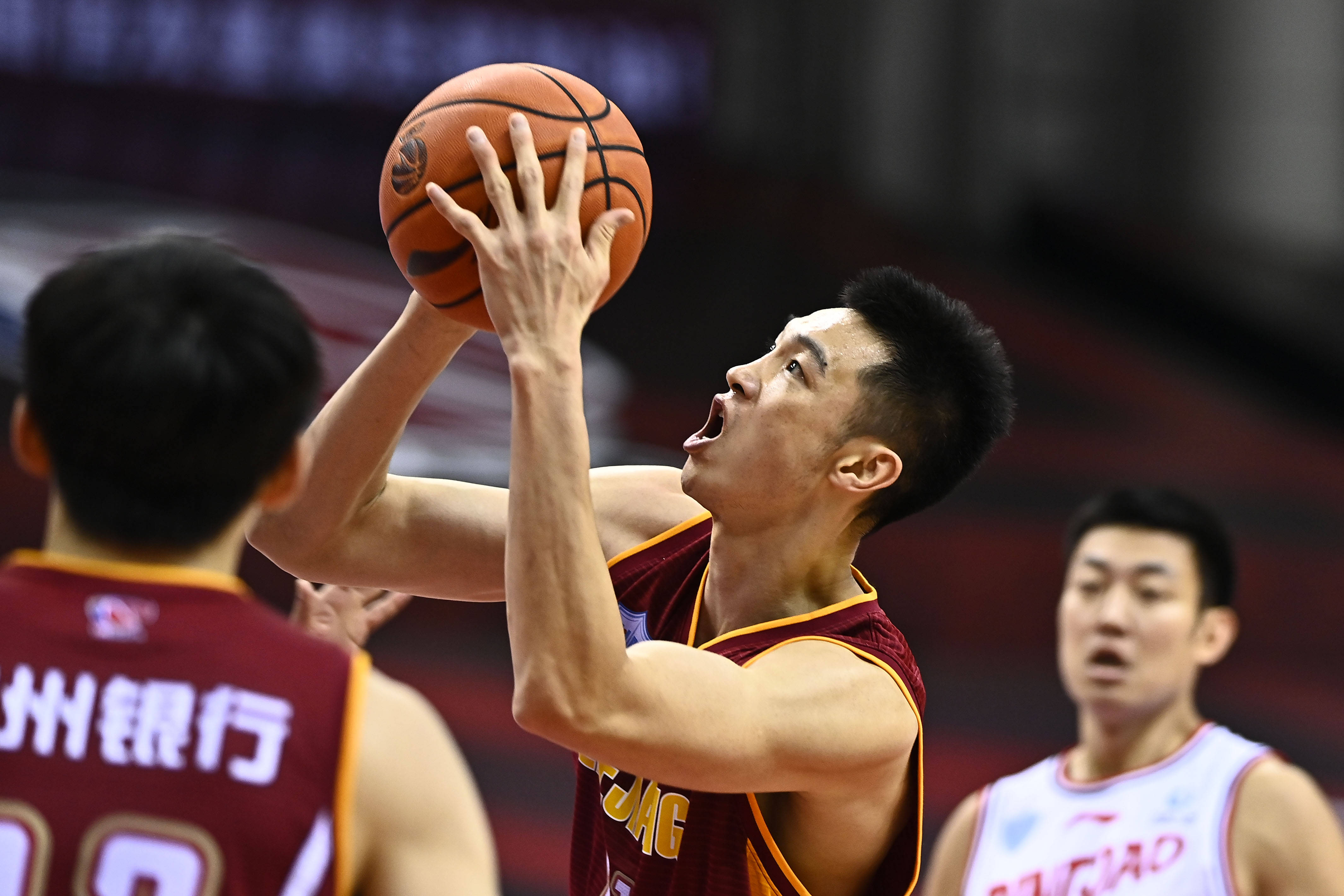 朱旭航,1993年12月24日出生于河南省洛阳市汝阳县,中国职业篮球运动员