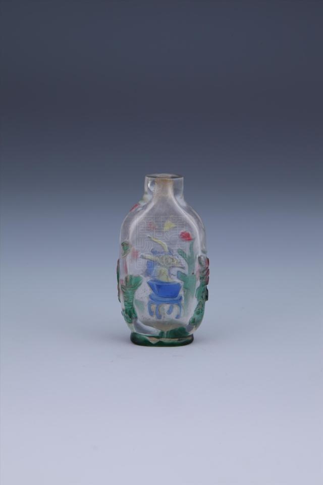 清无色透明玻璃套五色玻璃博古花蝶纹鼻烟壶