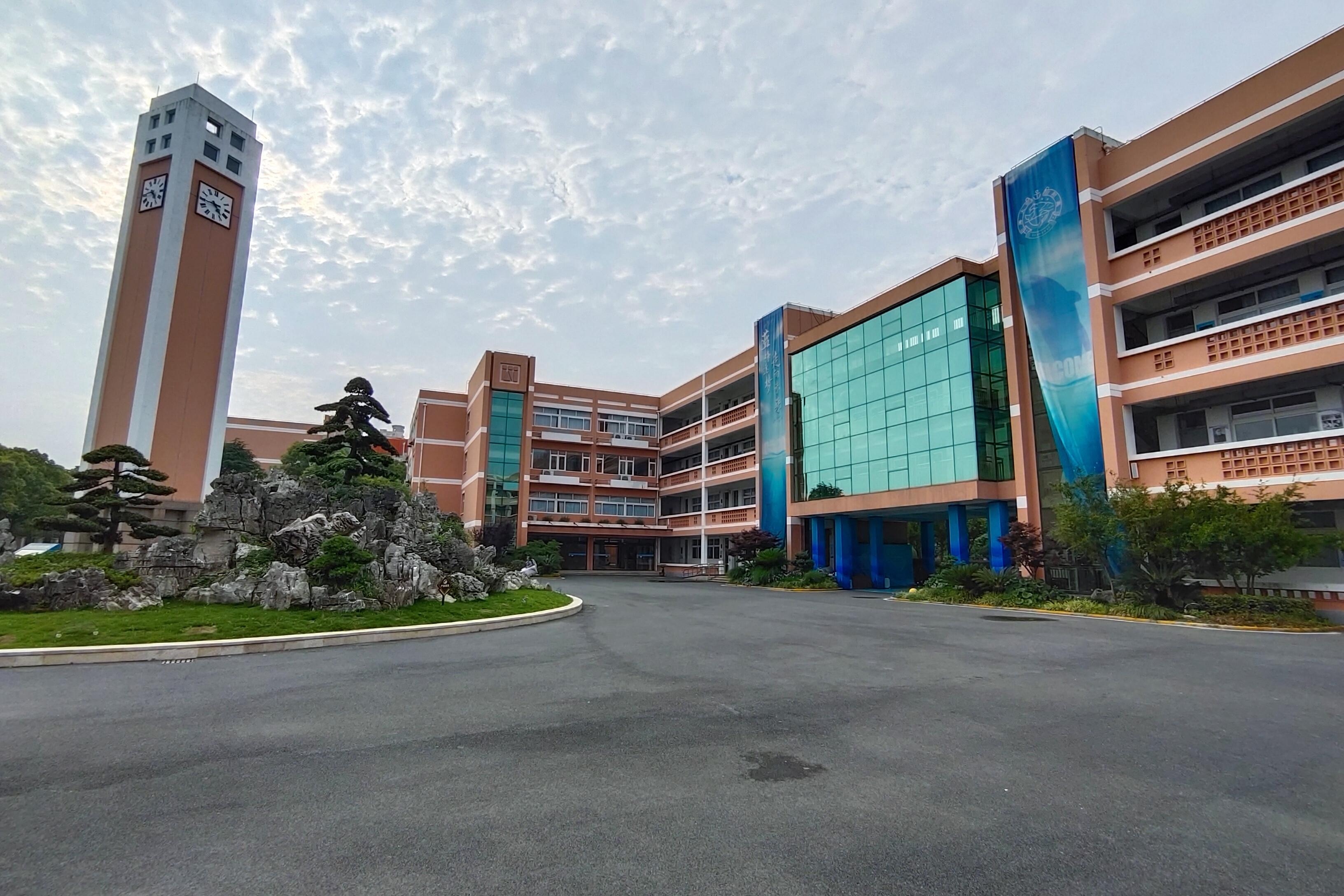 上海海洋大学附属大团高级中学