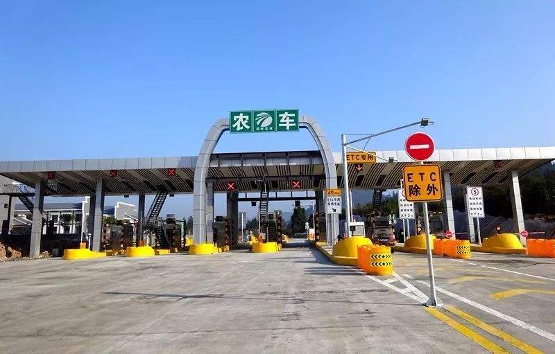 龙山—吉首高速公路