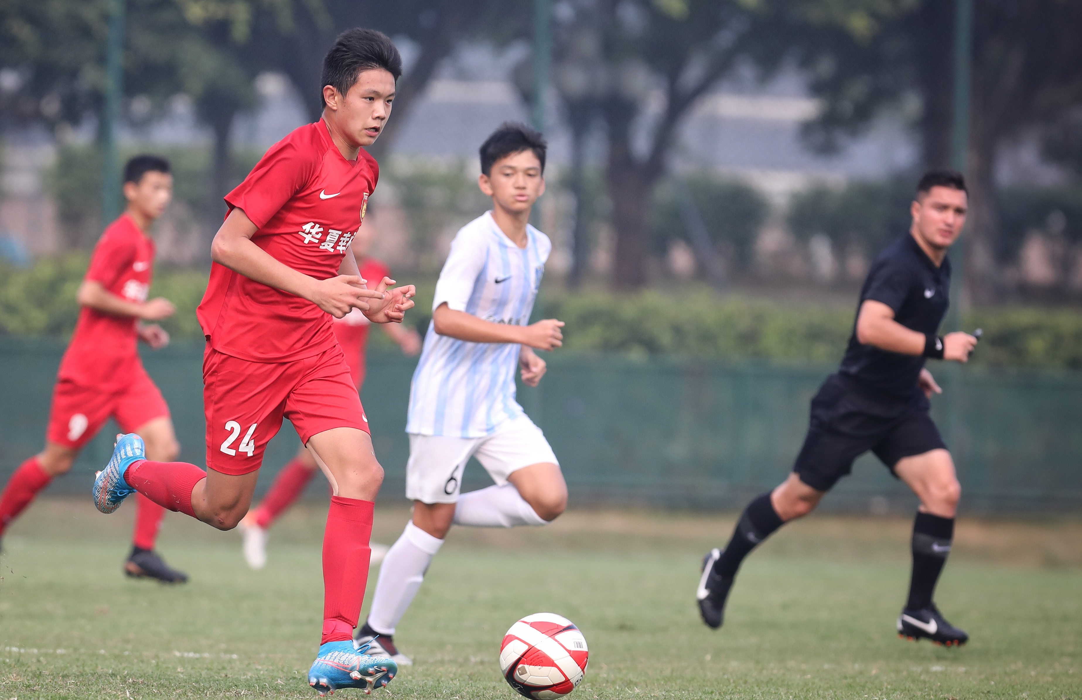 ">黄雍海,中国 a target="_blank" href="/item/足球运动员/20426278"