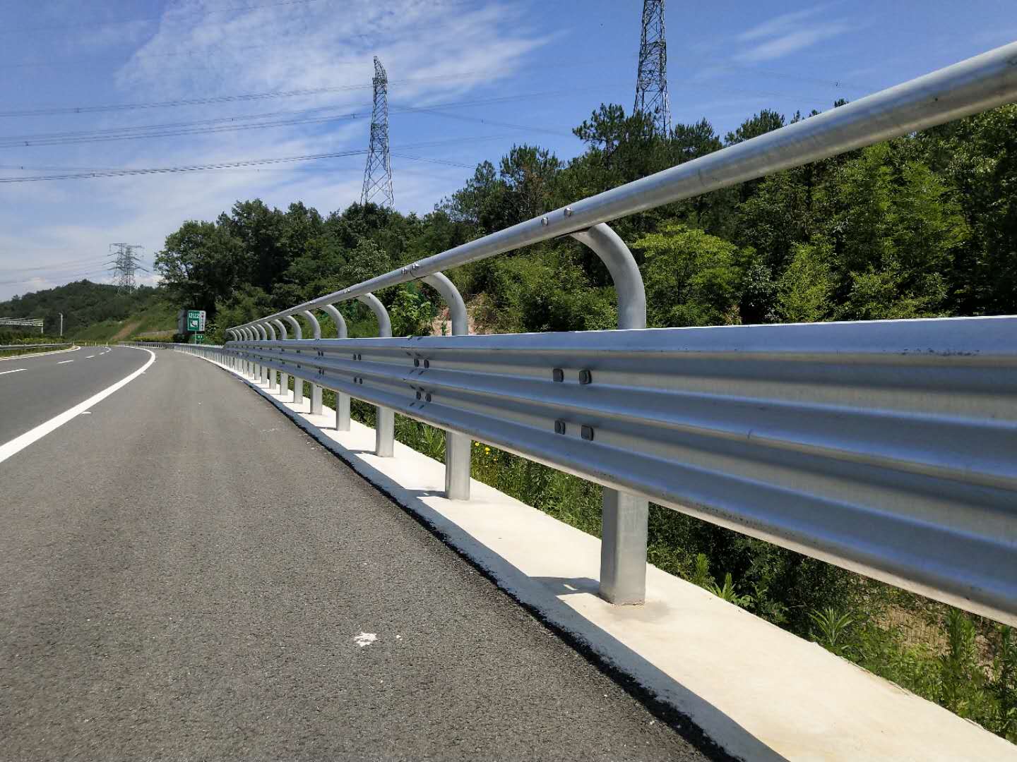 高速公路护栏
