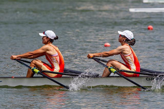 ">邹佳琪,2001年11月4日出生于浙江省杭州市桐庐县,中国赛艇运动员