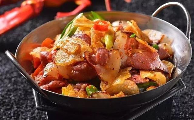 腊肉干锅土豆片