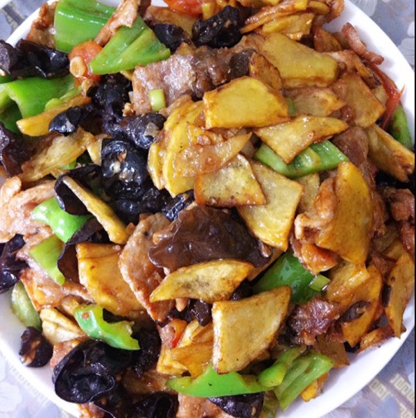  p>过油肉土豆片是由土豆等主要食材做成的一道菜品,属于家常菜. /p>