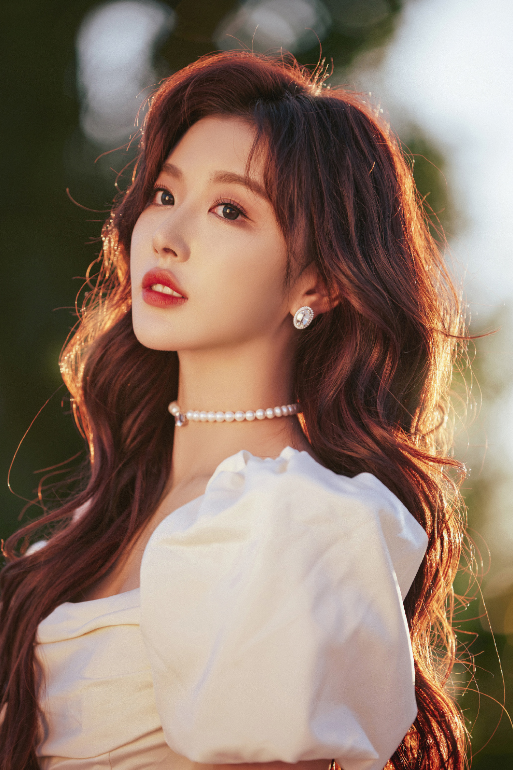  p>孔雪儿,1996年4月30日出生于湖北省潜江市,中国内地女歌手,女演员