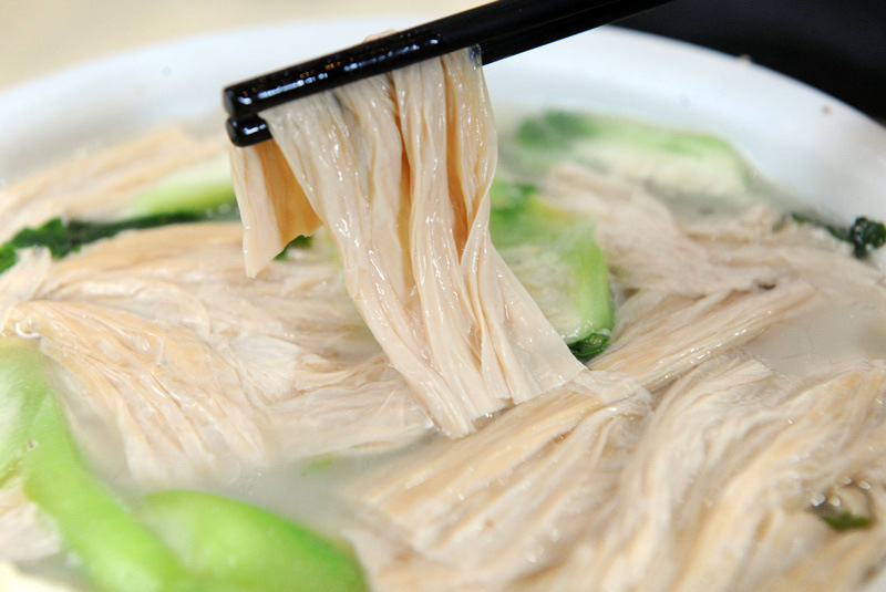 丝瓜腐竹猪脚汤