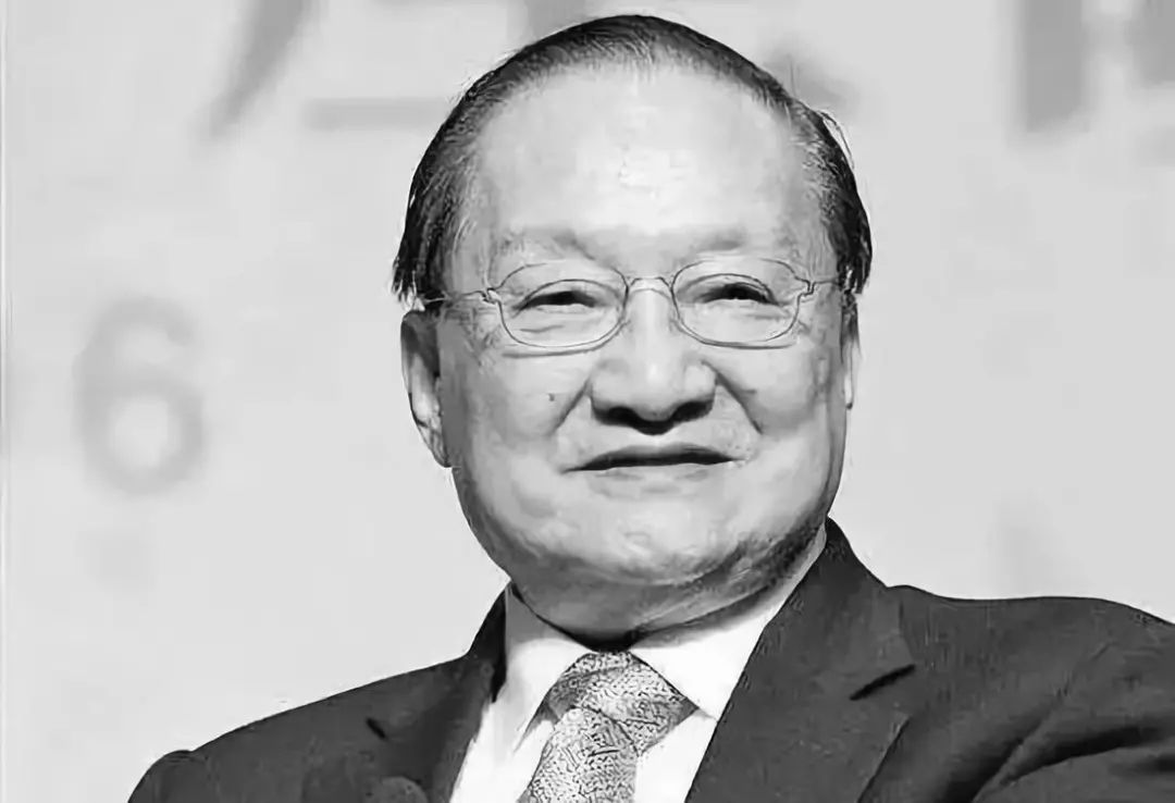 金庸如何评论古龙和梁羽生的作品？古龙浪漫，梁羽生老实_百科TA说