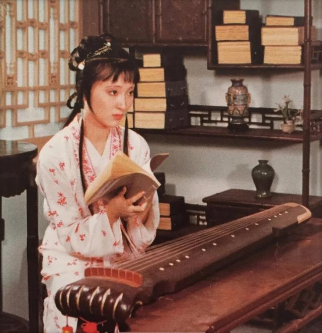 红楼梦：宝黛初见，最先流泪的不是黛玉，而是混世魔王贾宝玉_百科TA说