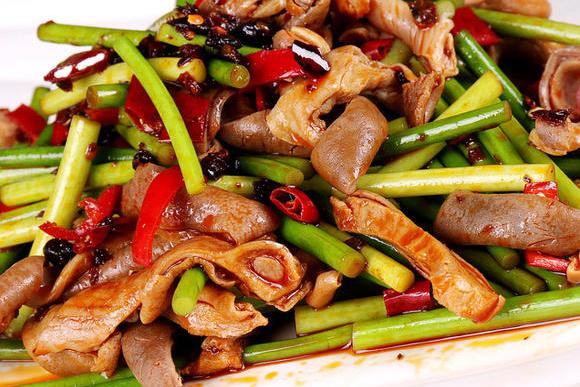  p>老干妈炒脆肚是以猪肚,洋葱等为主料制作的菜品. /p>